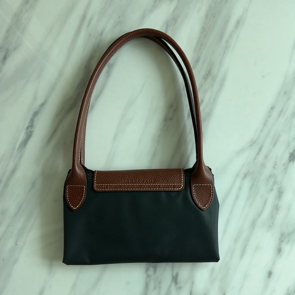 Longchamp new w/o tags. It’s either a dark gray or black. - Picture 2 of 13